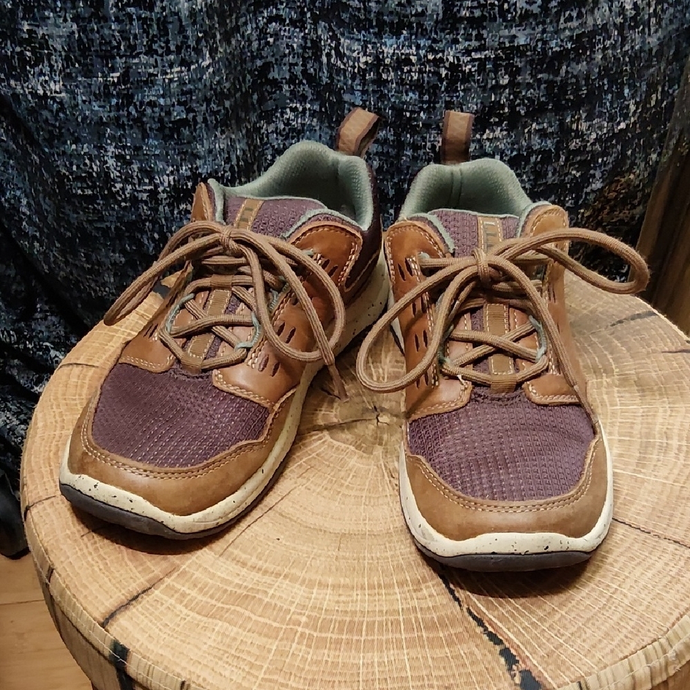 L.L. Bean Women's Brown and Green Leather Sneakers - Picture 2 of 9